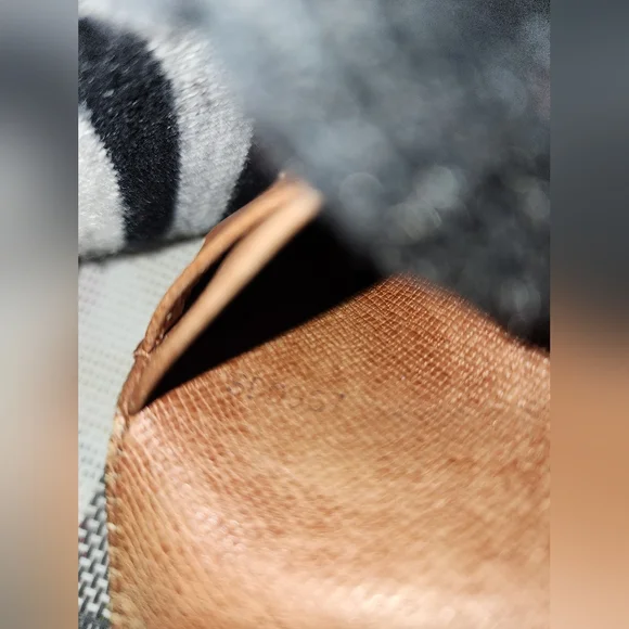 ๐ฅBUNDLE 3 Authentic LOUIS VUITTON Wallets ๐ฅGreat deal! Don't miss this chance! - Picture 16 of 16